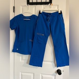 Healing hands 360 royal blue scrub set XS top and PXS scrub bottom